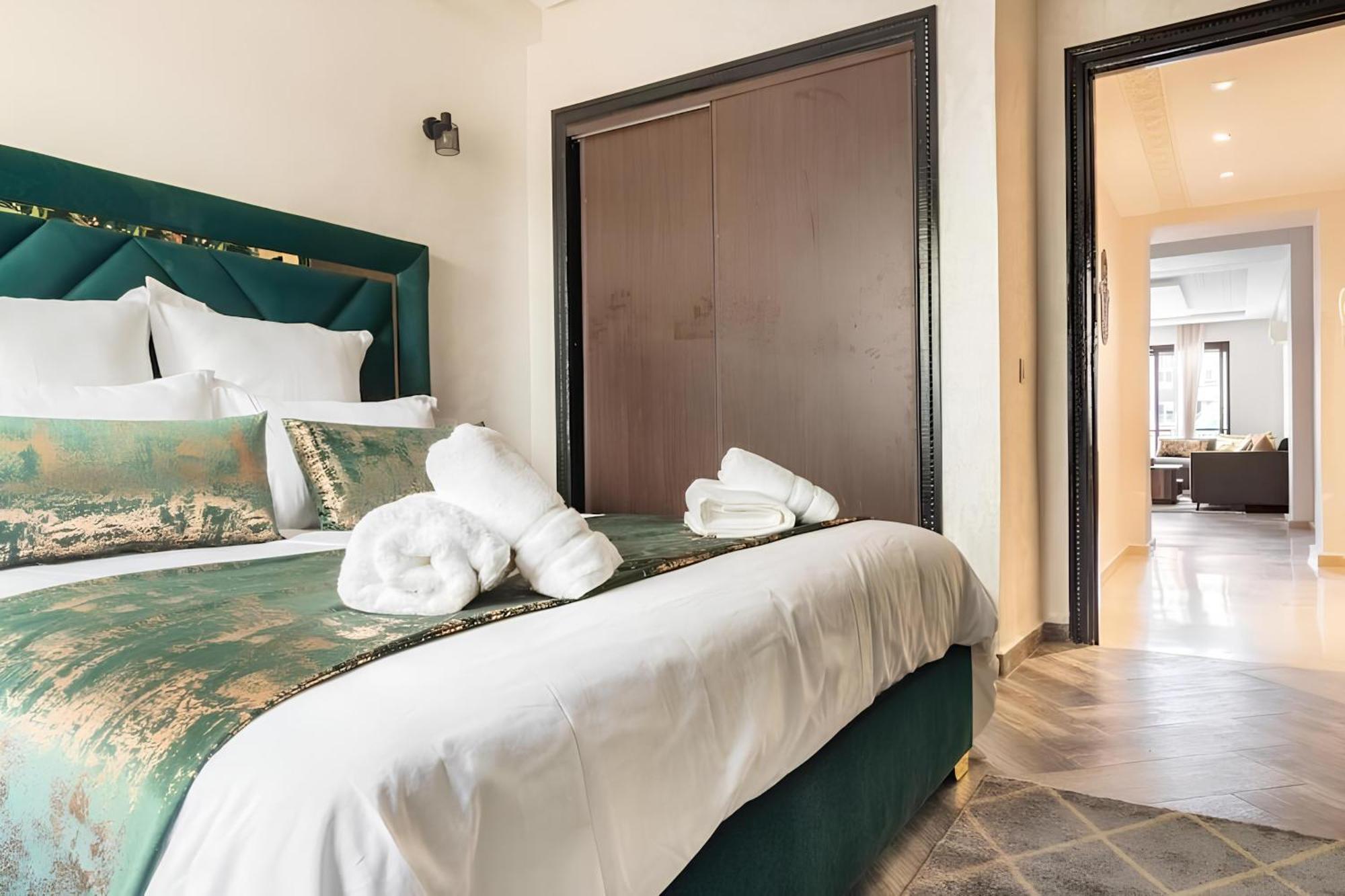 C-Appartement De Luxe Plein Centre De Gueliz Avec Piscine Parking Wifi Netflix Marrakesh Eksteriør billede